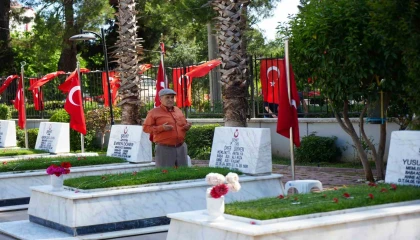 Şehit babası evladının kabri başında: 30 sene geçti ama kolay geçmedi