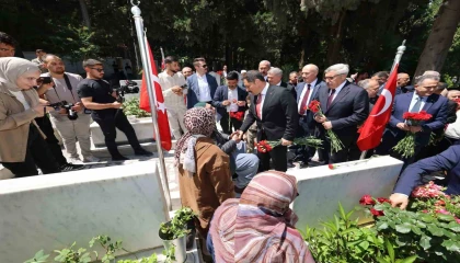 Şehit babasının, elini öpüp bayramını kutlayan Valiyle diyaloğu yürekleri ısıttı
