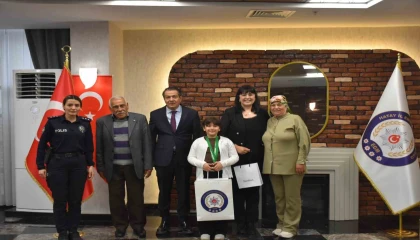 Şehit kızı polis teşkilatına gurur yaşattı