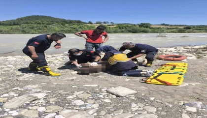 Serinlemek için girdiği suda can verdi