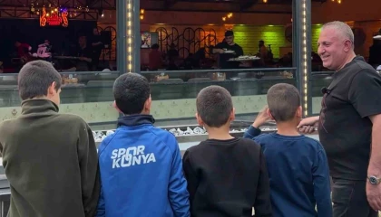 Sevgi evlerinde kalan çocuklar mangal başında