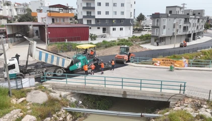 Silifkede yollar sıcak asfaltla yenilendi