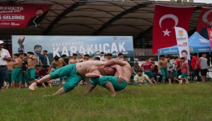 Tarsusta er meydanı doldu: 455 güreşçi kıyasıya mücadele etti