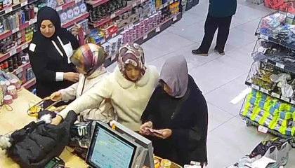Teyze ve yeğenin çaldığı parayla alışveriş yaptığı anlar görüntülendi