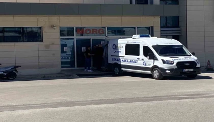 Tırın altında kalarak hayatını kaybeden genç motosikletlinin cenazesi yakınları tarafından teslim alındı