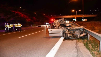 Tırla çarpışan otomobil hurdaya döndü: 18 yaşındaki genç hayatını kaybetti