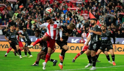Trendyol Süper Lig: Antalyaspor: 0 - Corendon Alanyaspor: 0 (İlk yarı)