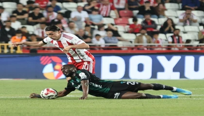 Trendyol Süper Lig: Antalyaspor: 0 - Kocaelispor: 0 (İlk yarı)