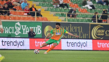Trendyol Süper Lig: Corendon Alanyaspor: 2 - Kayserispor: 1 (İlk yarı)