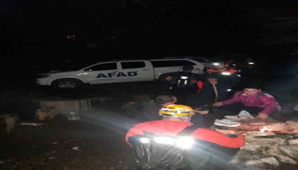 Yaylada mahsur kalan 3 kişi kurtarıldı