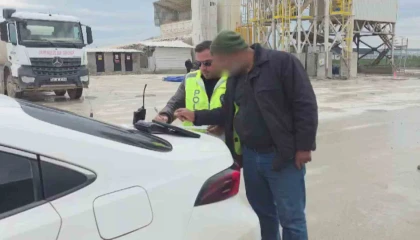 Yola beton döke döke ilerleyen beton mikserine ceza