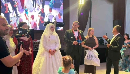 Zabıta damada mesai arkadaşlarından bariyerli koruma kalkanı