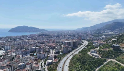 24 ilçede nüfusuyla ilk sırada olan Alanya ilçesinde il olma beklentisi