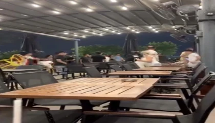 Adanada AVMde sandalyeli kavga: Kadınlar arada kaldı