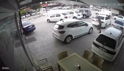 Adanada oto galericiler sitesinde silahlı saldırı: Çok sayıda araç zarar gördü
