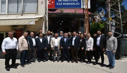 AK Parti Adana teşkilatı bayram boyunca sahadaydı
