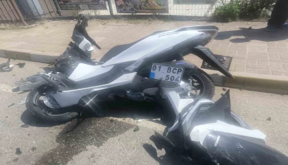 Alanyada minibüs ile motosiklet çarpıştı: 1i ağır 2 yaralı