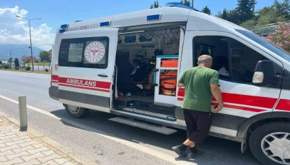 Alanyada motosiklet kazasında sürücü ve yolcu yaralandı