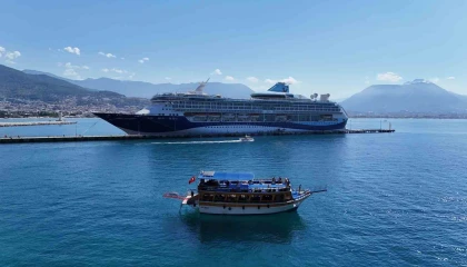 Alanyaya lüks kruvaziyer ile bin 767 turist geldi