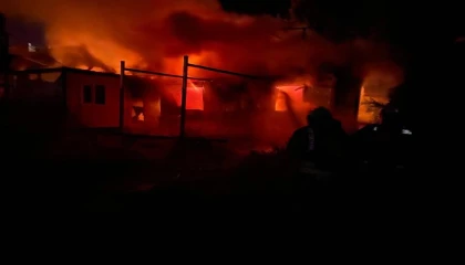 Alevlere teslim olan konteyner kullanılamaz hale geldi