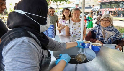 Antalya Büyükşehir Belediyesinden Muharrem ayı boyunca aşure ikramı