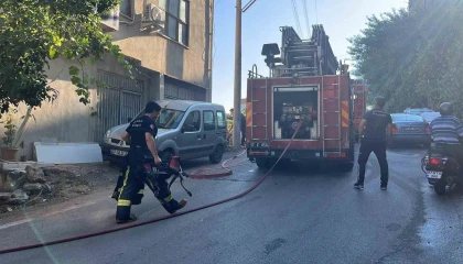 Antalyada 3 katlı binanın zemin katında çıkan yangın korkuttu