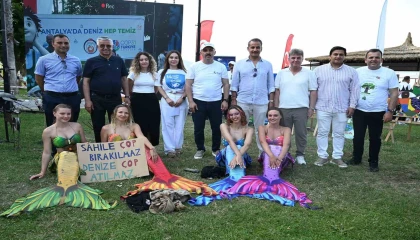 Antalyada ‘deniz kızları eşliğinde dip temizliği