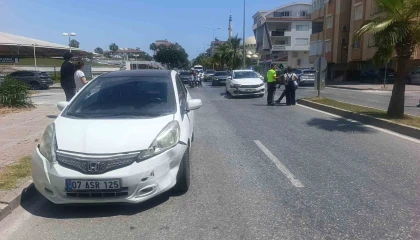 Antalyada iki otomobil çarpıştı: 2 yaralı