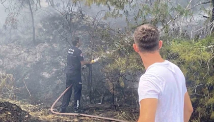 Antalyada ormanlık alandaki yangın büyümeden söndürüldü