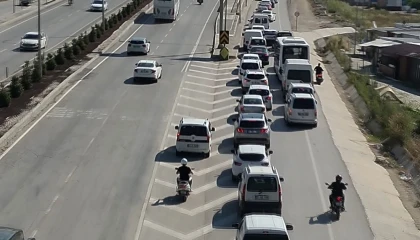Bekleyen onlarca sürücüyü hiçe sayarak kaynak yapan sürücüler dron kamerasıyla tespit edildi