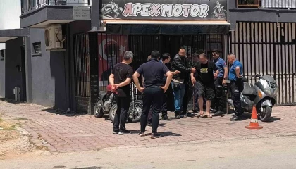 Ben söz verdim mi tutarım deyip üzerine benzin dökerek iş yerine kendini kilitledi