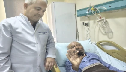 Bozyazıda 4 santimetrelik mesane taşı tek parça halinde çıkarıldı.