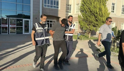 Burdurda evine gelen adamı öldüren genç tutuklandı