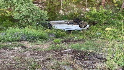 Burdurda otomobil takla attı: 1 ölü, 2 yaralı