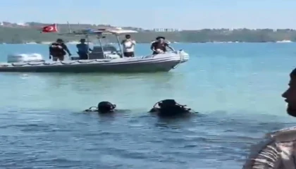 Dalgıç polisin dakikalarca süren mücadelesi sonuç verdi: Kalbi duran 8 yaşındaki çocuk hayata döndü