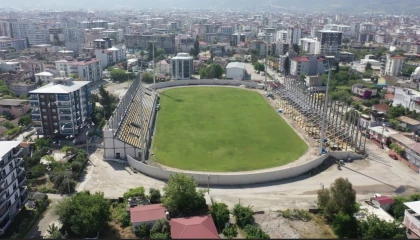 Depremde hasar alan 7 Ocak Stadyumu, yeniden yükseliyor