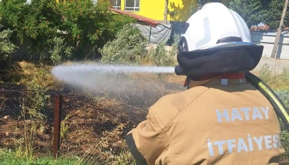 Hatayda bahçe yangını itfaiye ekipleri tarafından söndürüldü