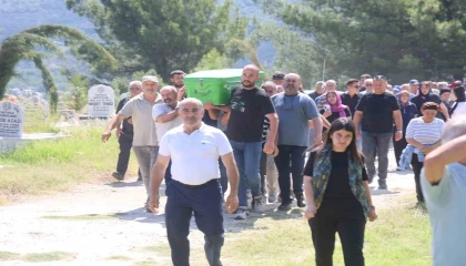 Hatayda nişanlı dehşetinde öldürülen baba ve kız yan yana defnedildi