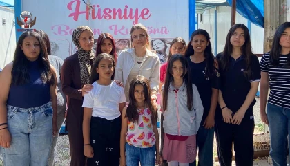 HATAYLI DEPREMZEDE ÇOCUKLARA KUAFÖR ETKİNLİĞİ