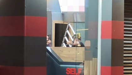 İş yerinde yük asansöründen düşen dönerci hastanelik oldu