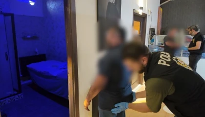 Ispartada masaj salonlarına fuhuş operasyonunda 2 tutuklama