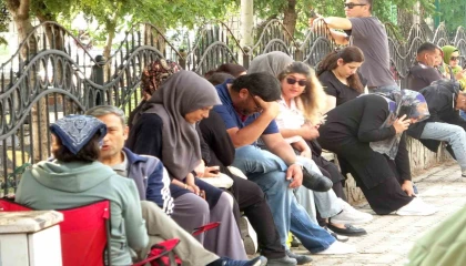 Ispartada öğrenciler gelecekleri için yarıştı, aileler kapıda ter döktü