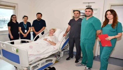Karnından 12 kilogramlık yumurtalık kitlesi çıkarıldı