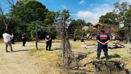 Kemerde kaçak bungalov yapılar yıkıldı