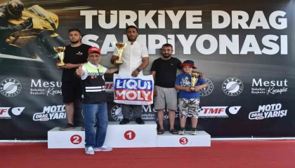 Kepezde motodrag şampiyonları kupalarını aldı