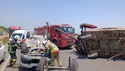 Kırıkhanda traktörle çarpışan otomobil takla attı: 2 yaralı