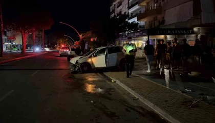 Kontrolden çıkan otomobil ortalığı savaş alanına çevirdi