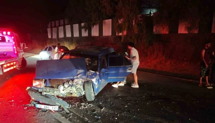 Manavgatta 3 araçlı zincirleme kaza: 1 yaralı