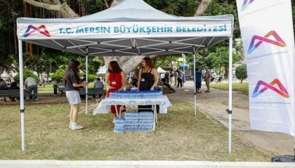 Mersin Büyükşehir Belediyesinden LGS günü su ikramı