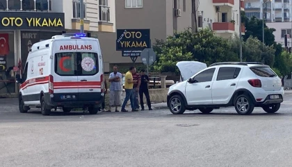 Mersinde araçların karıştığı kazada 2 yaralı